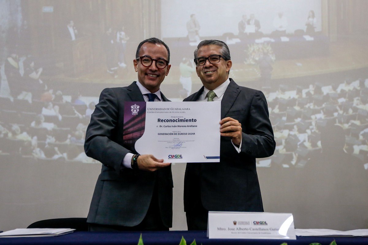 carlosivanmoren's tweet photo. Ayer fue un día muy especial. Fui padrino de generación de 206 egresad@s de seis programas de la modalidad #UDGVirtual, del @cugdl_udg

Son un gran ejemplo e inspiración para seguir impulsando la educación #online en toda la Red, ahora desde @UDGPlus 

¡Felicidades ahijad@s!🫶🏽👩🏻‍🎓 https://t.co/gNj9JkJ19d