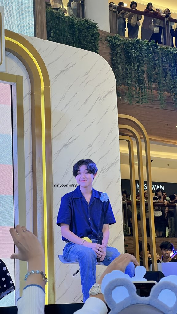 minyoonkii93's tweet photo. AKHIRNYAA KETEMU SANDYY😭😭 ini beneran sandy yaa guyss bukan standeee wkwkw, selamat datang di medan sandy💘 jangan kapok2 ke medan yaaa💓 #sandyourheart https://t.co/IlEme3zDDv
