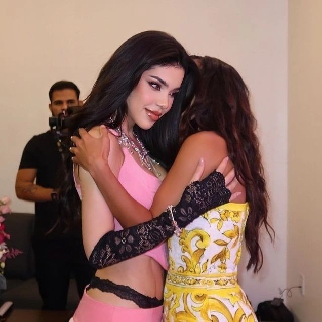 kenini17h's tweet photo. Kenia Os y Anitta. 🇲🇽🇧🇷🫶🏼 https://t.co/kFy8S6pNgv