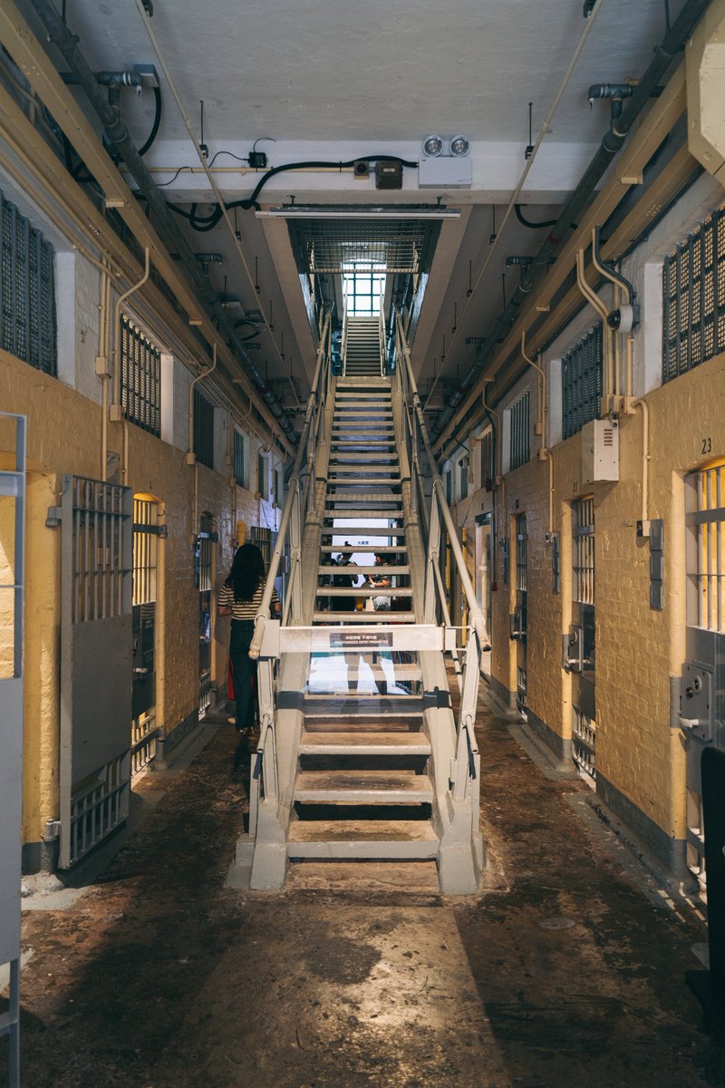 Philo2022's tweet photo. Tai Kwun, Hong Kong. Formerly the Victoria prison, it combines judicial courts, a police station, and a prison all in one.
#PhiloArt #Philo拍 https://t.co/jdpDOSxaF8