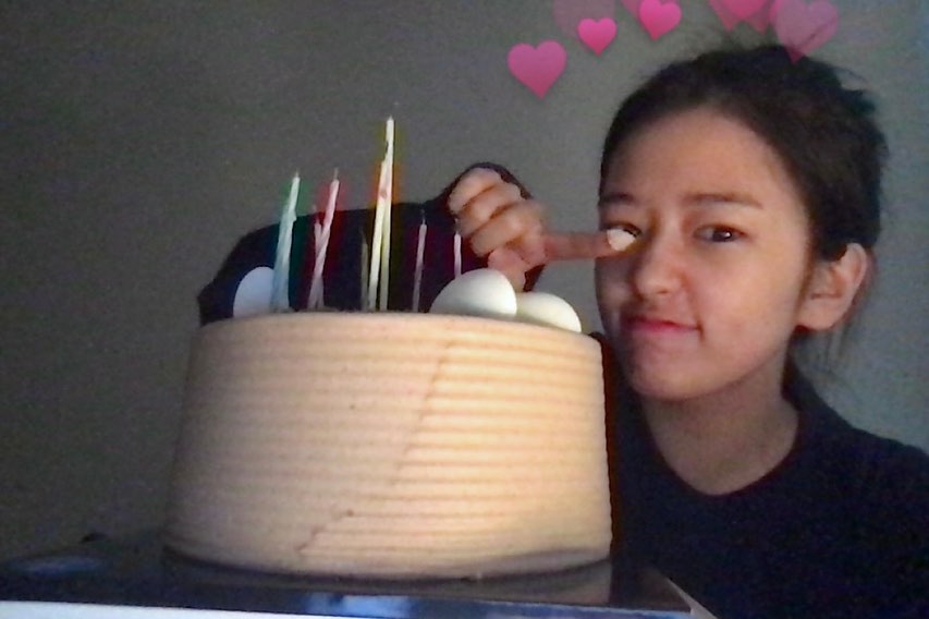 yujzone's tweet photo. yujin and her earl grey cakes for her birthday 🎂

ALL ROUNDER YUJIN DAY 
#AceYujinBornThisWay 
#가을의시작은_언제나_유진이와함께 https://t.co/7FvXPAzcG5