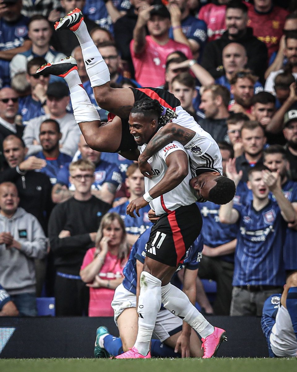 ESPNUK's tweet photo. Adama Traore celebrated his goal against Ipswich by lifting teammate Rodrigo Muniz with one arm 💪 https://t.co/Tk6ZmcGJCG