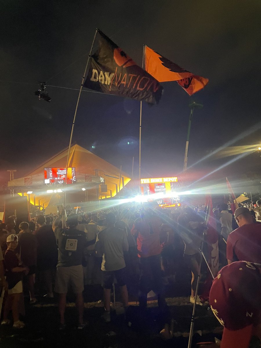 CoachCanfield's tweet image. Crushing @CollegeGameDay for the Beavs &amp;amp; @DamNationNIL 
@thedamflag  is here as well representing!!!
#Pac2 #HelpABeavOut