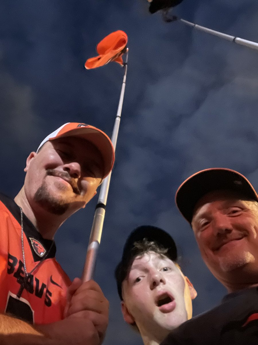 CoachCanfield's tweet image. Crushing @CollegeGameDay for the Beavs &amp;amp; @DamNationNIL 
@thedamflag  is here as well representing!!!
#Pac2 #HelpABeavOut