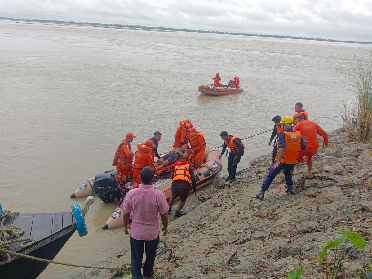 01NDRF's tweet photo. #Participated in a #Mock_exercise on FWR at #Nimatighat,  Jorhat, #Assam 
#आपदा_सेवा_सदैव_सर्वत्र #Saving_lives_and_beyond
@NDRFHQ
@ndmaindia
@ANI
@CMOfficeAssam
@sdma_assam https://t.co/QT8LfYqadb