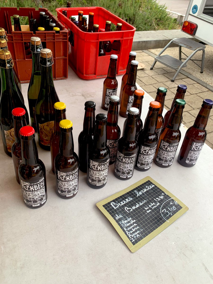 bartlebeer's tweet photo. Bien que les Bretons brassent pal mal ils-mêmes on est heureux de heurter sur un « Comptoir Irlandais » offrant des saveurs liquides foncées pour accompagner les coquillages comme alternative des plus traditionnels accompagnements 🥂de la Loire.🇮🇪🇫🇷
#Gallozythopia #Eirozythopia https://t.co/nCb6HVESA4