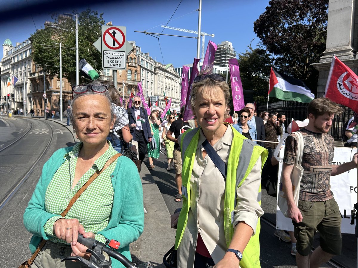 Ivana Bacik, leader of the Labour Party, marching through Dublin today in front of the flag of the terrorist PFLP, which took part in the 7 October massacre.
The normalisation of racist terrorism. 
<a href="/irlisrAlliance/">Ireland Israel Alliance</a> <a href="/karenievers/">Karen Ievers</a> <a href="/Irishchutzpah/">Irish Jewish Voice</a> 
From: x.com/ivanabacik/sta…