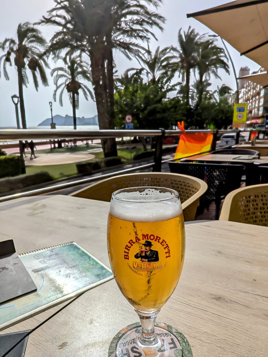 It's beer o'clock...
Cheers everyone 😁🍻☀️☀️🌴