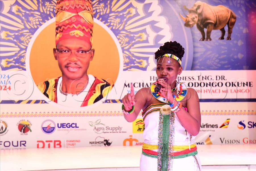 newvisionwire's tweet photo. Queen Akira from Lira entertains guests who turned up for a fundraising dinner for the second coronation of the Paramount Chief of Lango, His Royal Highness Eng. Dr. Michael Moses Odongo Okune.

#VisionUpdates | 📸@EddieSsejjoba https://t.co/W7CXSHdwSn