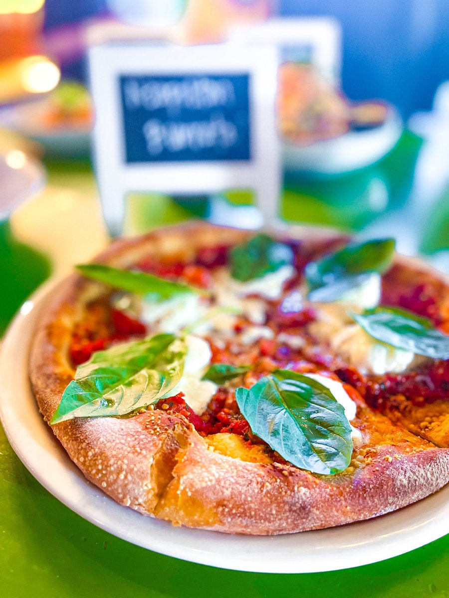 Check out this Neapolitan Burrata Pizza - and more delicious new menu items - at <a href="/calpizzakitchen/">calpizzakitchen</a> ❤️🍕❤️ jollytomato.com/california-piz…