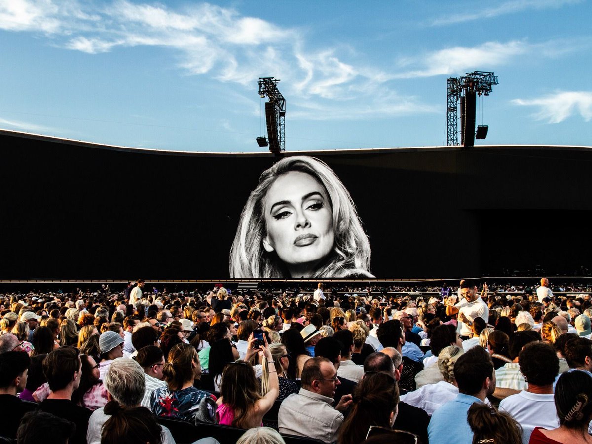 AdeleAccess's tweet image. Thank you Munich and everyone who made this THE most special August 🫶

And before this last hurrah starts remember: LOUDAAAAA!!!