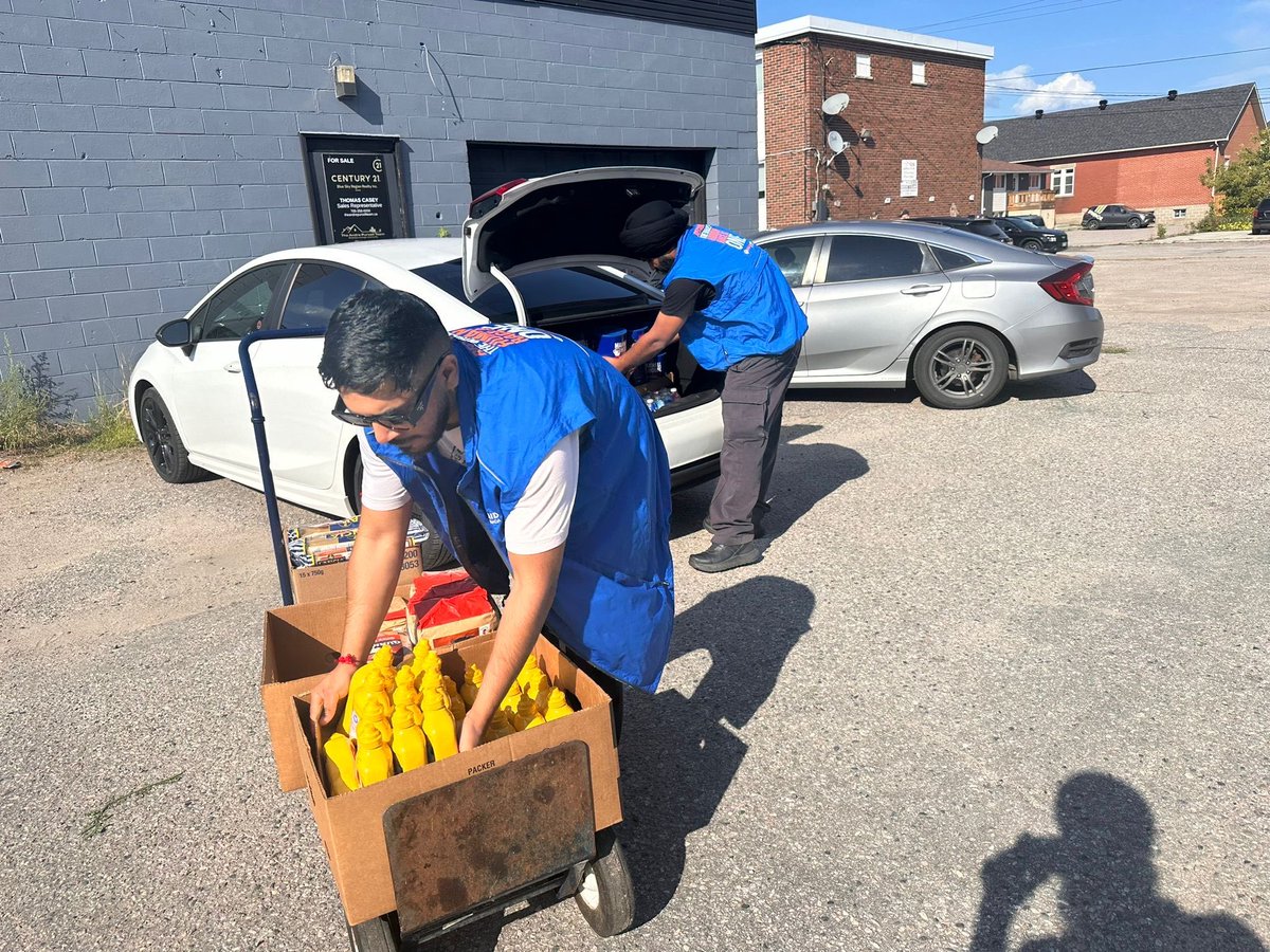 khalsaaidca's tweet image. Proud moment for our Khalsa Aid #NorthBay team as we came together to donate food to a local soup kitchen this weekend. Serving the community through Seva is at the heart of what we do. Grateful to everyone who contributed to this effort—we’re stronger together! 

#KhalsaAid