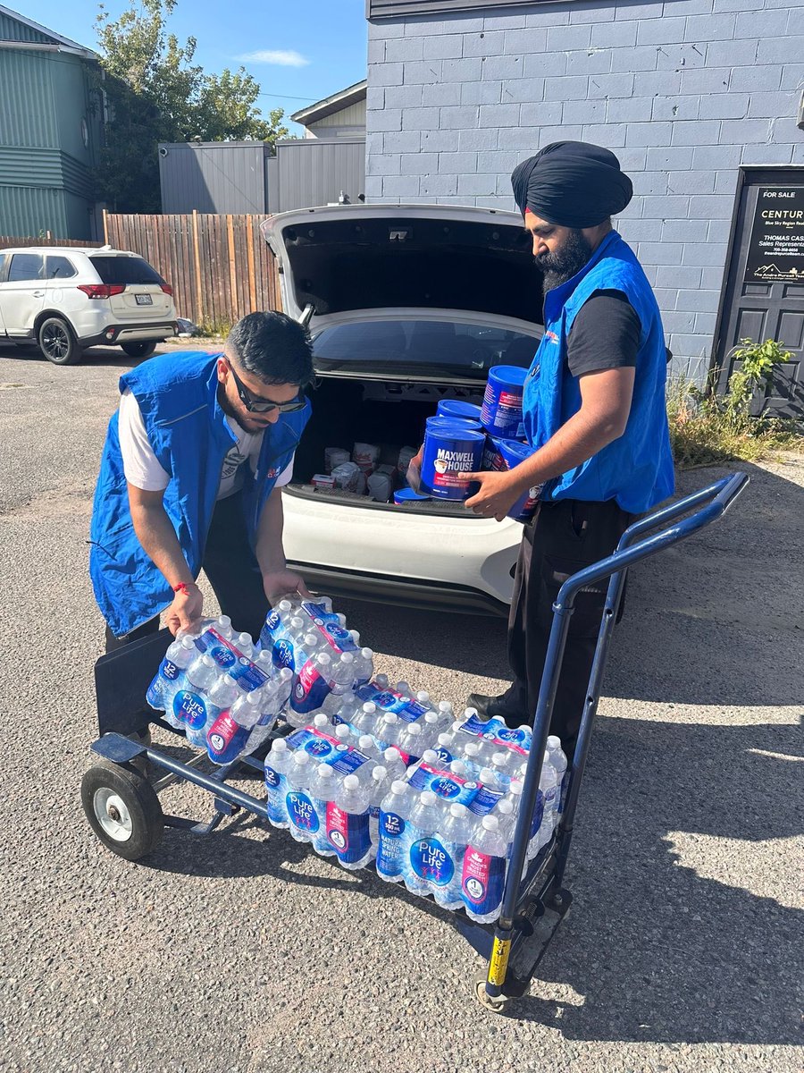 khalsaaidca's tweet image. Proud moment for our Khalsa Aid #NorthBay team as we came together to donate food to a local soup kitchen this weekend. Serving the community through Seva is at the heart of what we do. Grateful to everyone who contributed to this effort—we’re stronger together! 

#KhalsaAid
