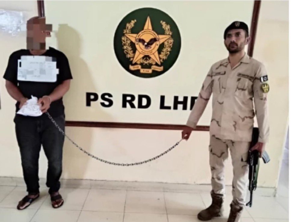 alutadarf's tweet photo. The #Pakistani ANF Will Use This Guy As Another Proper Example.
Enter Islamabad With Additional
1.8 kg Weight? You Will Rot In #Macch https://t.co/WUZ8RsRxa3