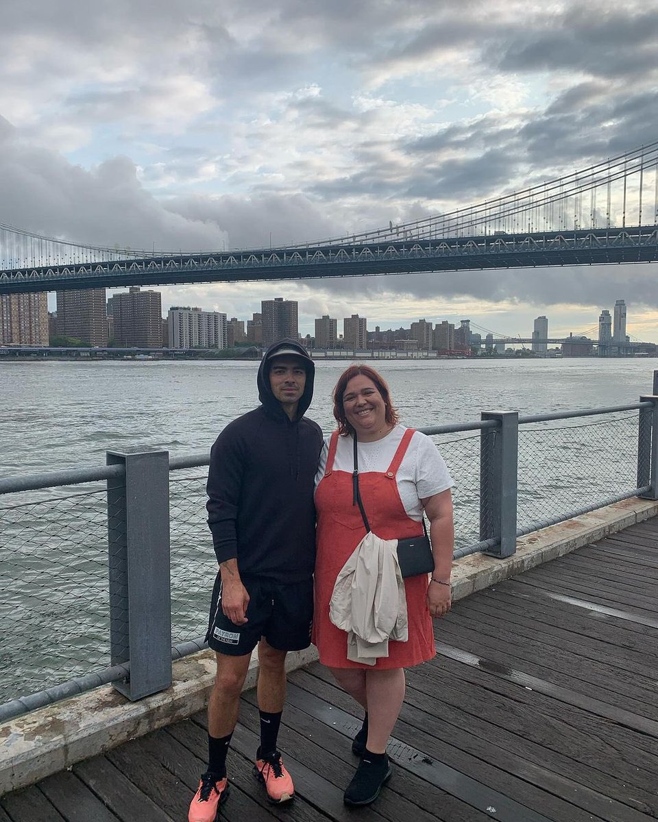 Uma fã brasileira encontrou com Joe Jonas ontem (30.08) em NY 🗽😍

📸: raquelpimenta30 via IG