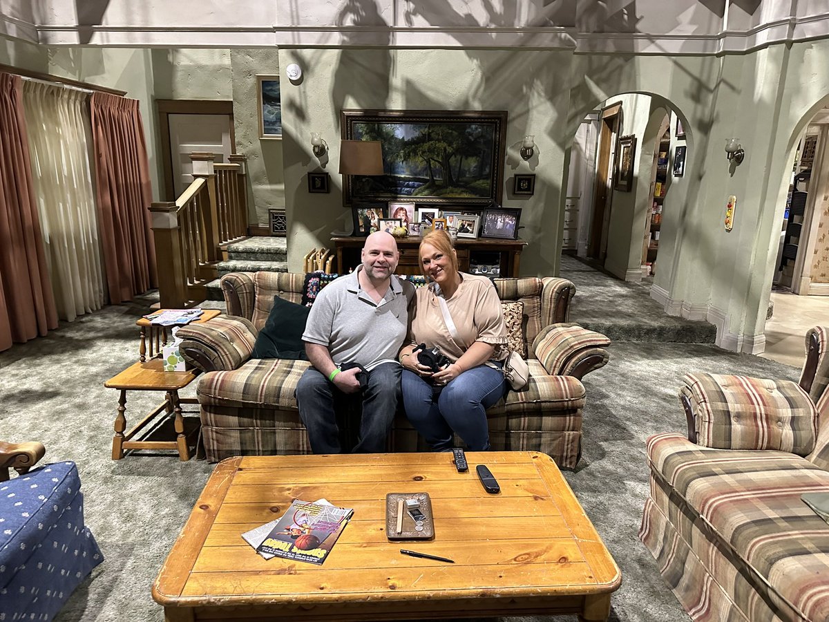 Had a great time over at a taping of The Connors today. We got to see our good friend Bill do his thing, warming up the audience and keeping them alive. Surprise guest star was Jane Lynch. The showrunner was amazing!