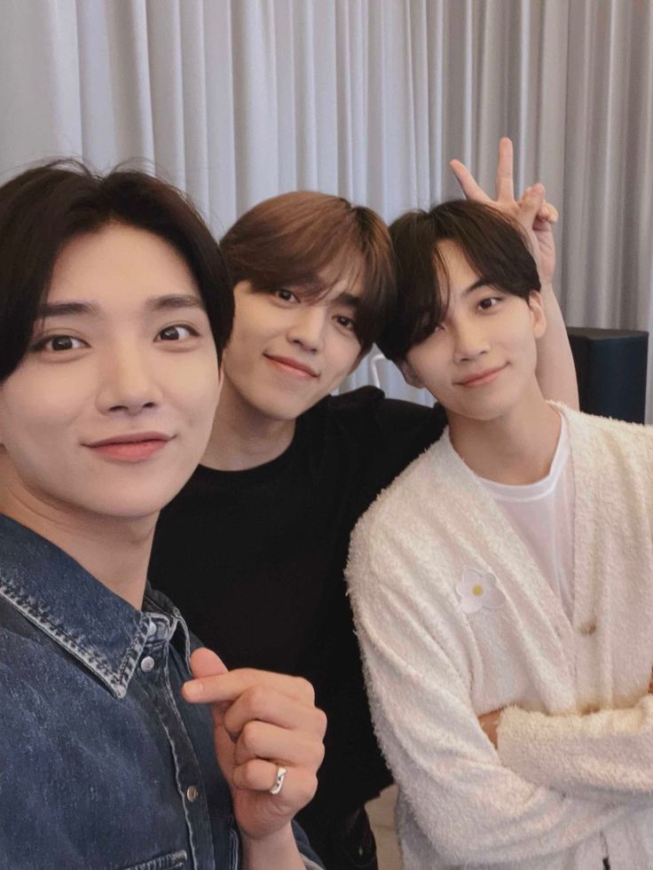 ztorylines's tweet photo. It's Nice To Have Friends
ninetyfivez x oc au

"Some say you succeeded in life if you have 2-3 really good friends."

Jes, guess she did succeed since the year they're born. https://t.co/WWm7wXYxHN