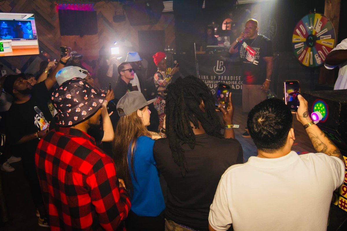 LinkUpParadise's tweet photo. @instagram @twentyEightCole @OGWEAT @GUCCIFANTASTIC 🚨LIVE SHOW DEPARTMENT🚨

•Take a look at some of the amazing people that came through to Link Up Point 9️⃣‼️

•Creative energy controlled the entire night as we all got to co-exsist for the right reasons! 

Photos by: #LRK 👑 

Recap is Otw‼️

#LUP 📲🏝️🍊9️⃣ https://t.co/PNskm0UXgd