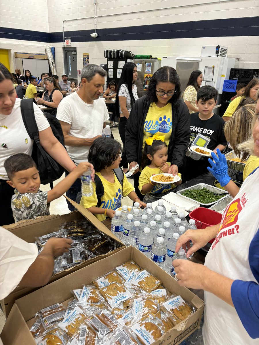 deannamicaletti's tweet photo. Wildcats Back to School Bash! #communitypartners🤝 @sdu46 https://t.co/aFhwSZu2G8