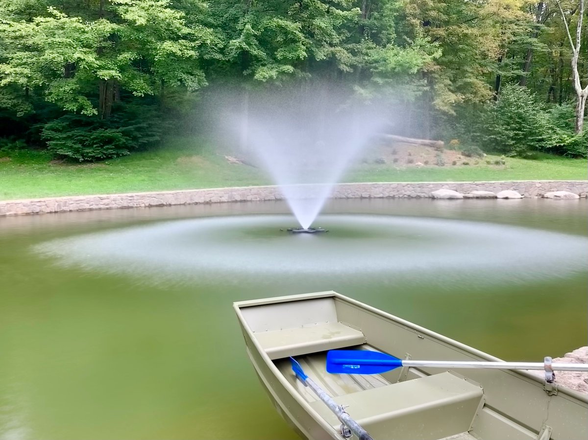 thepondandlake's tweet image. The sound of the water is super relaxing, and it&apos;s a great place to take a break or enjoy some nature.  💦✨ #BrookfieldCT #NatureVibes #pondaerator #fairfieldcountyct