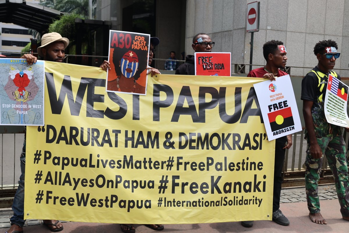 A30 for West Papua

The A30 action at the UN office in Jakarta, West Papua Student Front &amp; Students Concerned about Human Rights &amp; Democracy, urges;

#A30forWestPapua #EndIndonesianOccupation #PapuaMerdeka