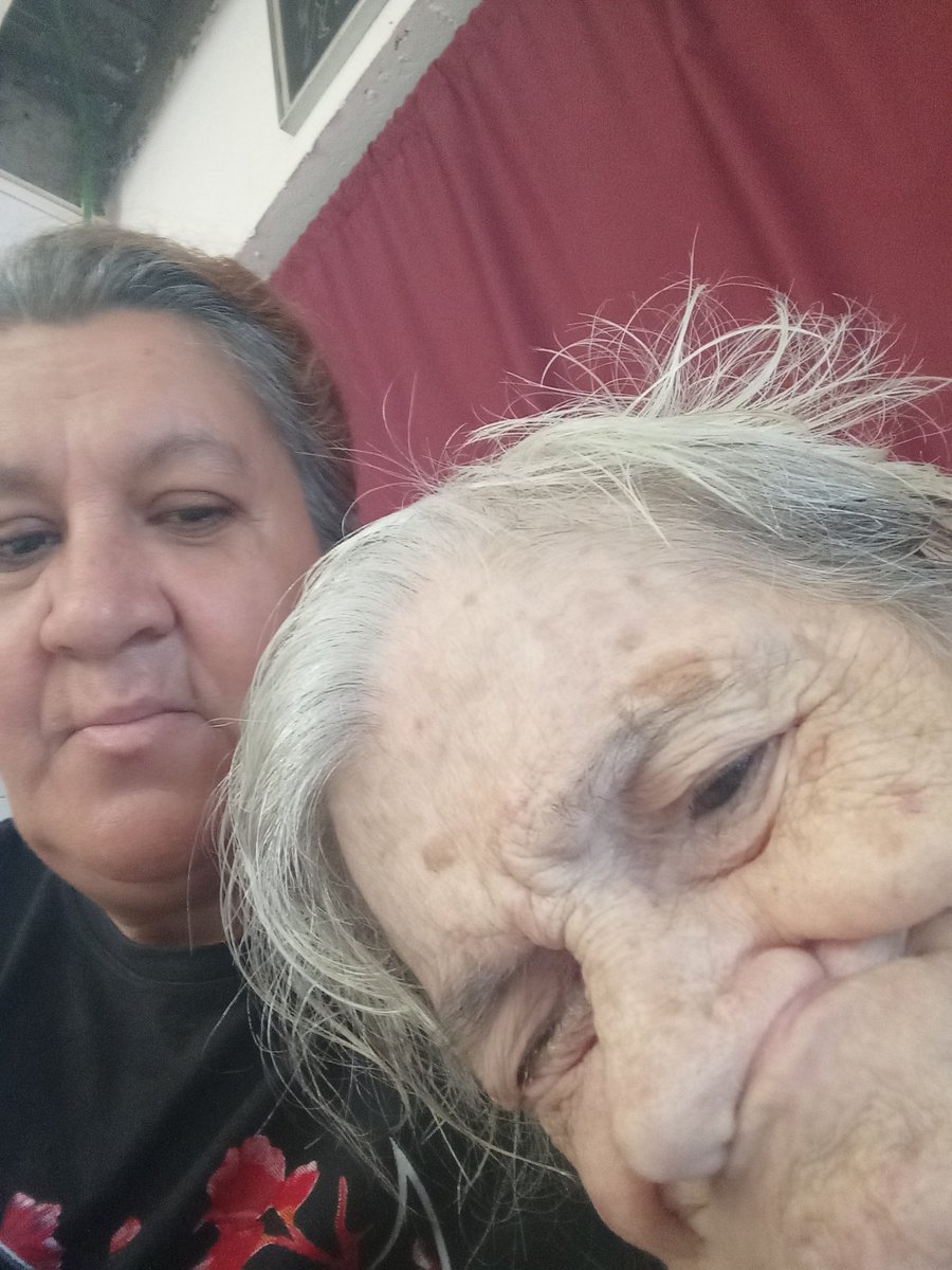 Con la abuelita más chitita de la mano de Dios 🙏🙏que pronto regrese a casa 🏠