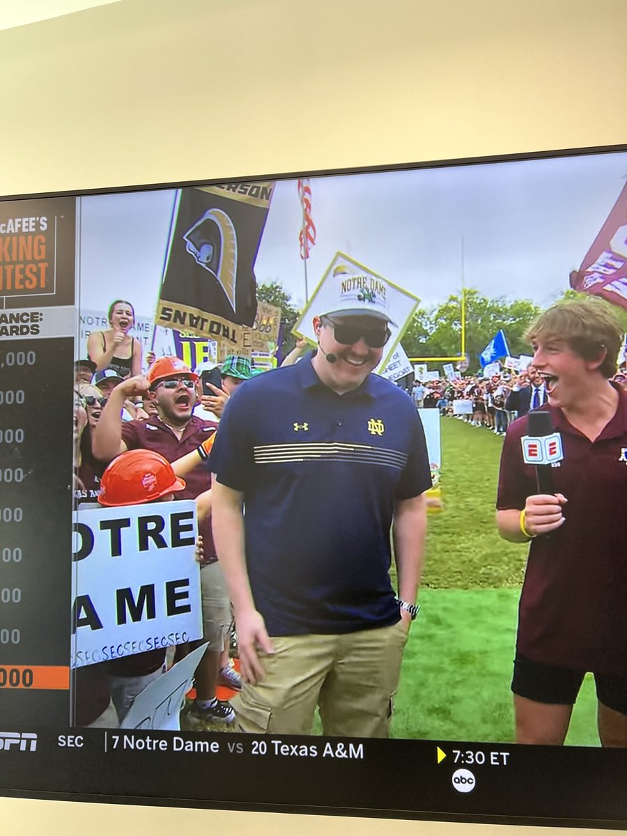 Trojan sighting on <a href="/CollegeGameDay/">College GameDay</a>!

#AUthentic | #TeamOne