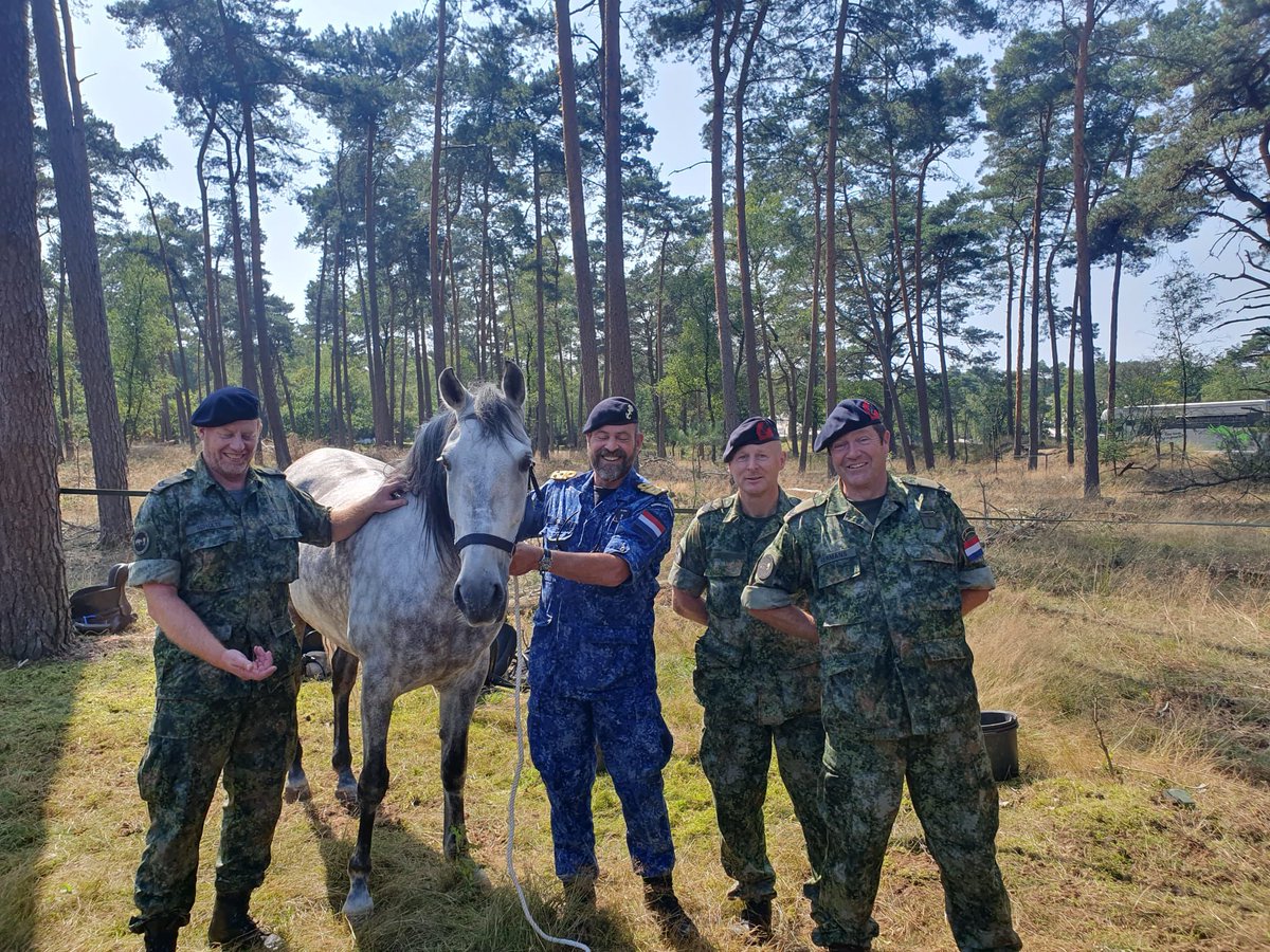 Vandaag weer traditioneel meegedaan met de MPTTP , de militaire prestatietocht te paard op de Veluwe <a href="/HogeVeluwe/">NP De Hoge Veluwe</a> met een bezoek van <a href="/admiraalTas/">René Tas</a> dank voor uw komst en uiteraard onze patch overhandigd