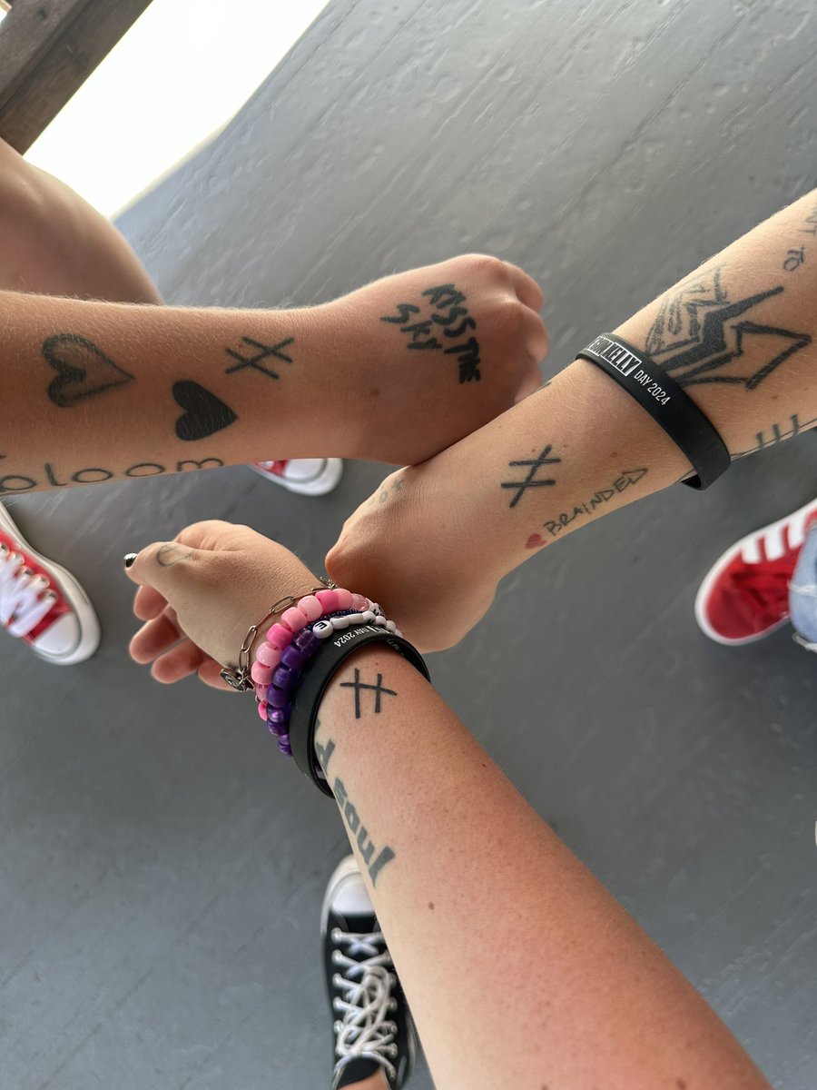 HAPPY BIRTHDAY TO MY GIRLSSSSSS love and miss you guys so much !!! have the best day ever🖤 @DANZIGSGLORY <a href="/COLSONSREHAB/">ANYA XX</a>