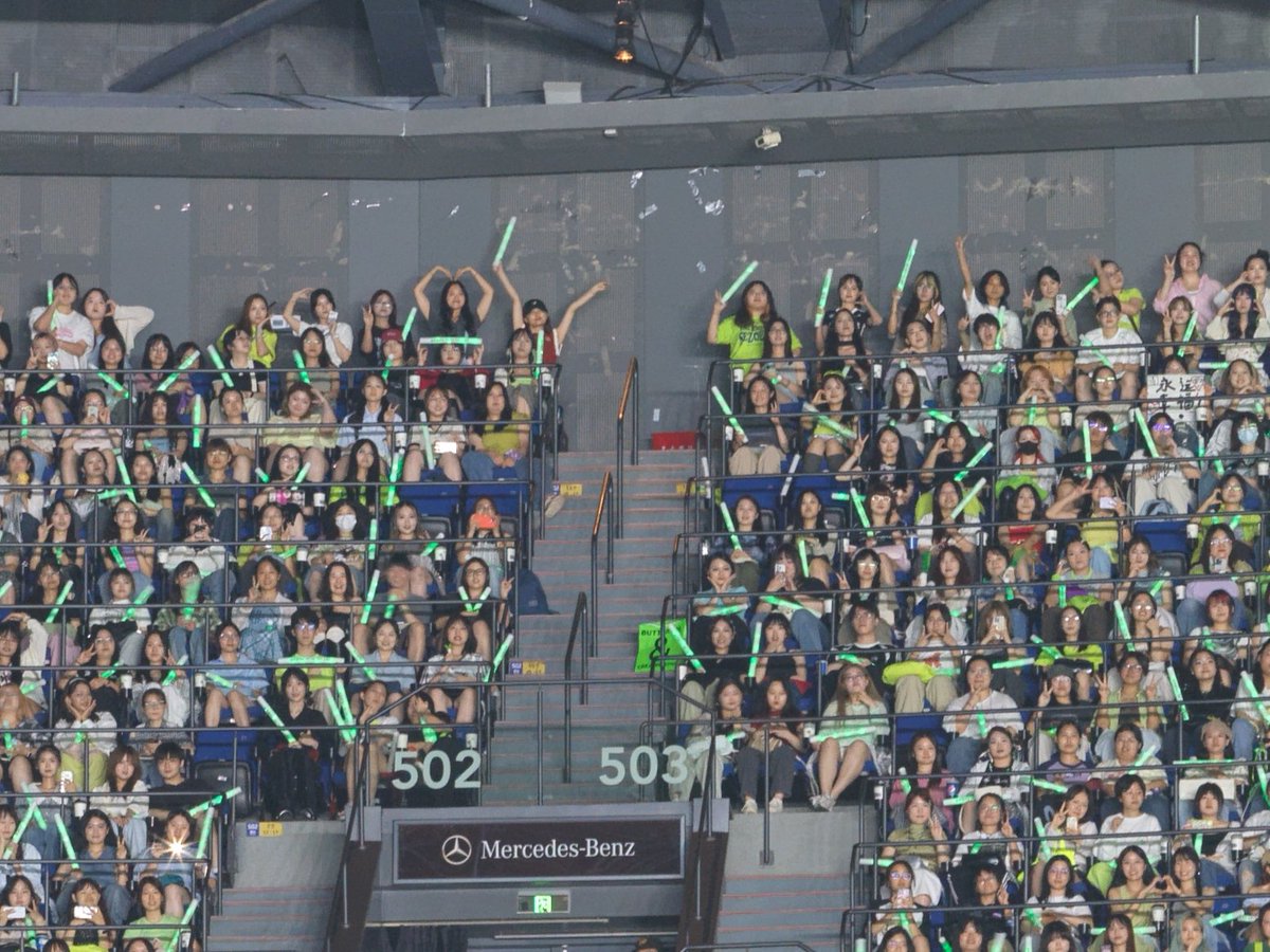 Sumpah kowe pas nonton konser WayV macak o sing cakep, sanajan posisimu koyo semut ngeneki TETEP KETOK JELAS RAIMU