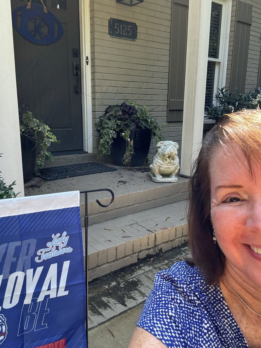 It’s game day! Go Dogs! #BarkLouder #everloyalbe ❤️🐶💙