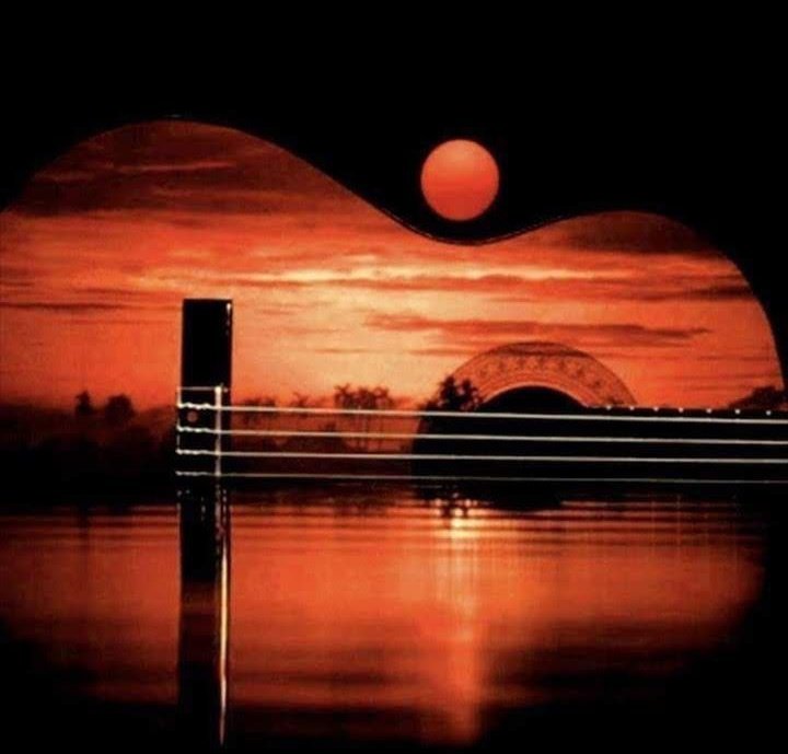 في
كُل مَساءٍ 
يُسافر القلب لشخصٍ 
ما كان من المُفترض أن يكون هُنا .