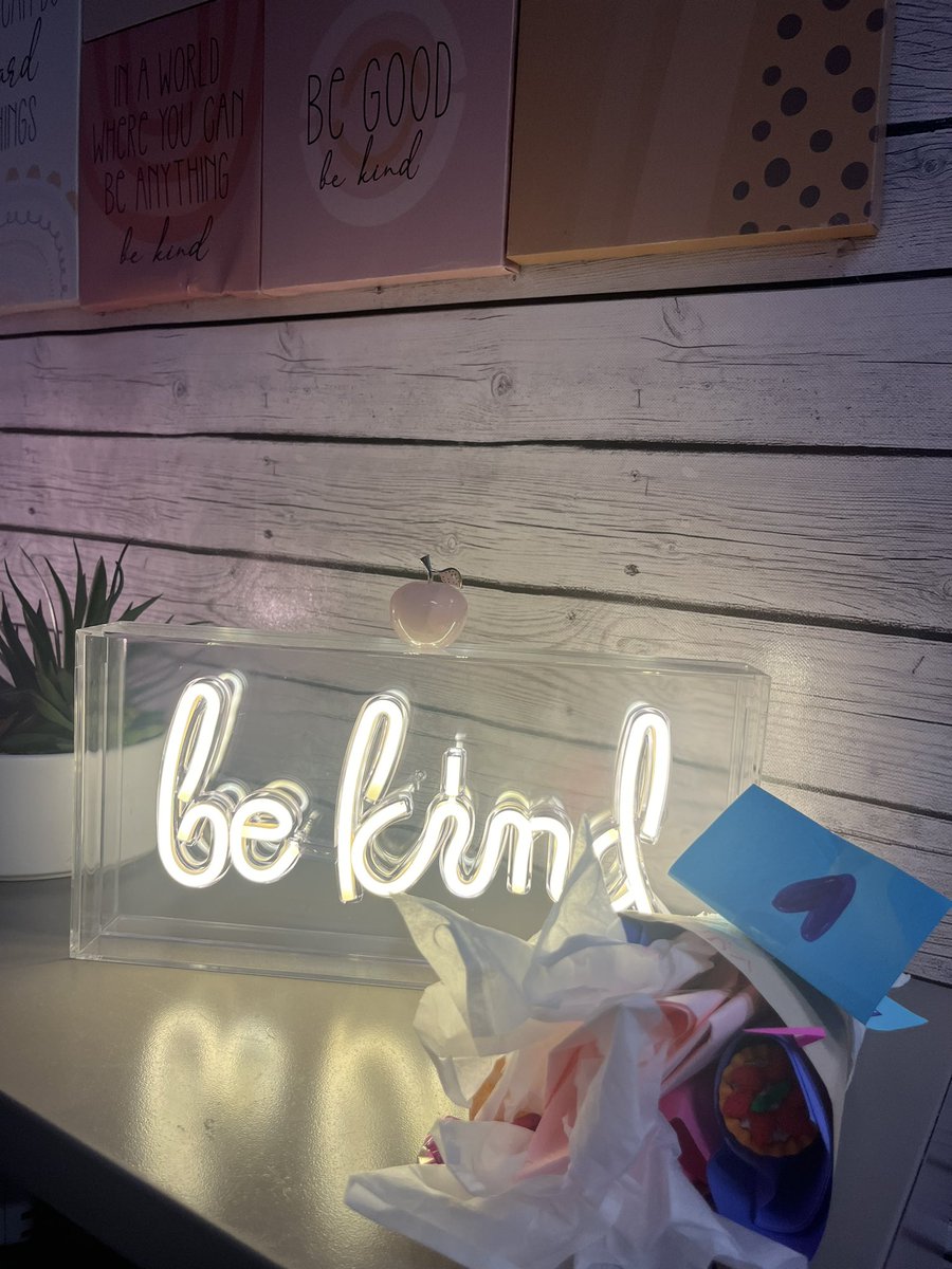 mssilva_3's tweet image. It’s the joy, love and effort in the little things that make me the happiest.

Surprised by my former #SilvaSmarties during dismissal.🤍 Blessed with their genuine love, appreciation and connection. 🥺

Once a Smartie, always a Smartie. 🫀 #LoveFirstTeachSecond