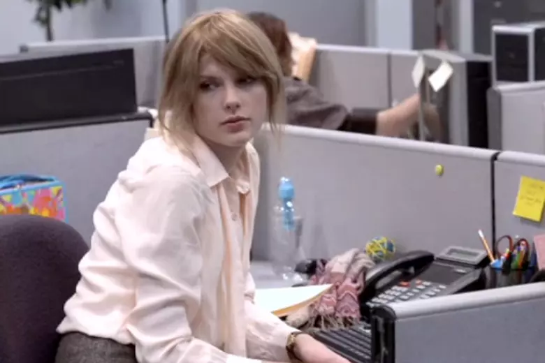 Rosetheswift's tweet photo. Guess the music video

Level: Impossible https://t.co/vGFa6jViC3