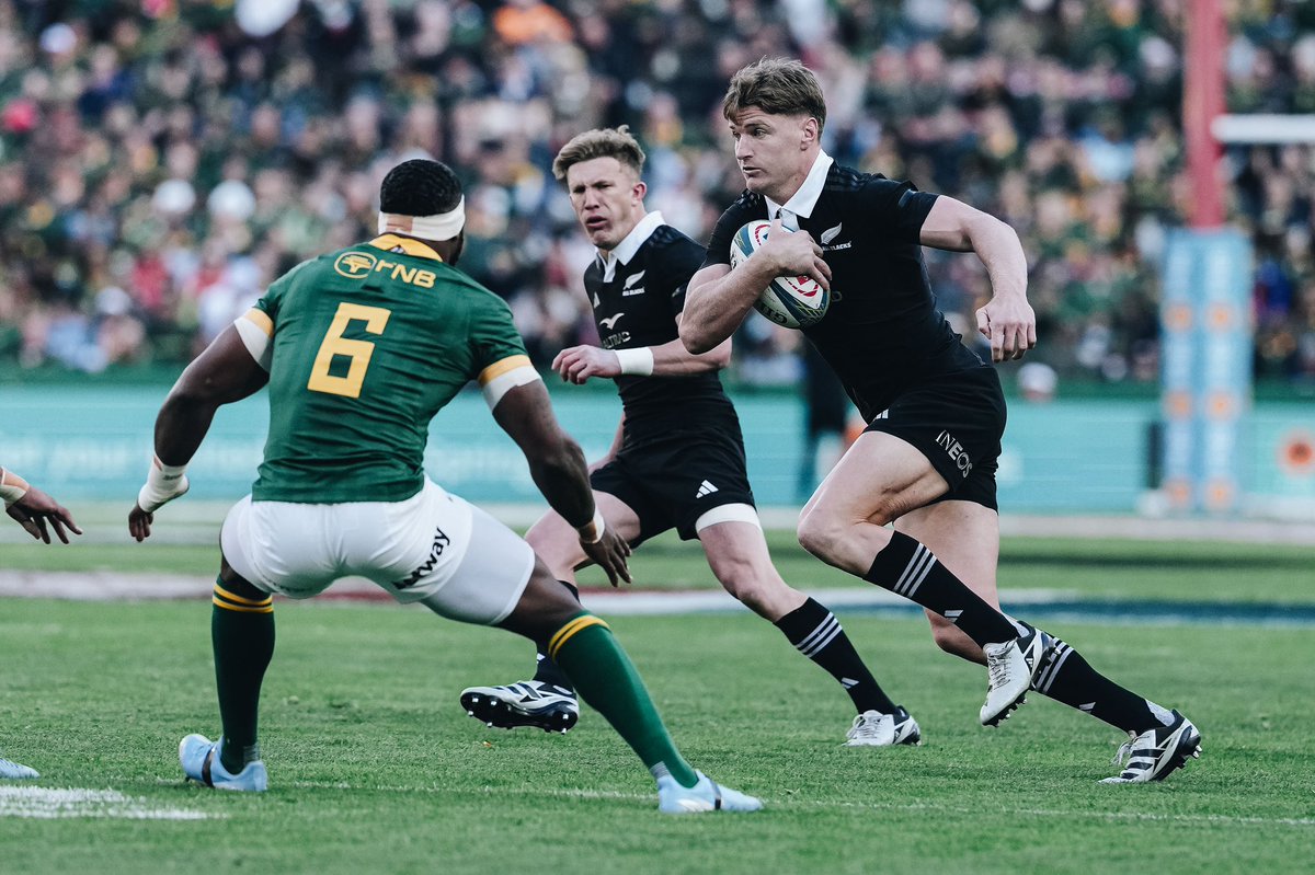 What a half! We lead 12-11 after a huge 40 minutes.

Second half predictions?

#RSAvNZL