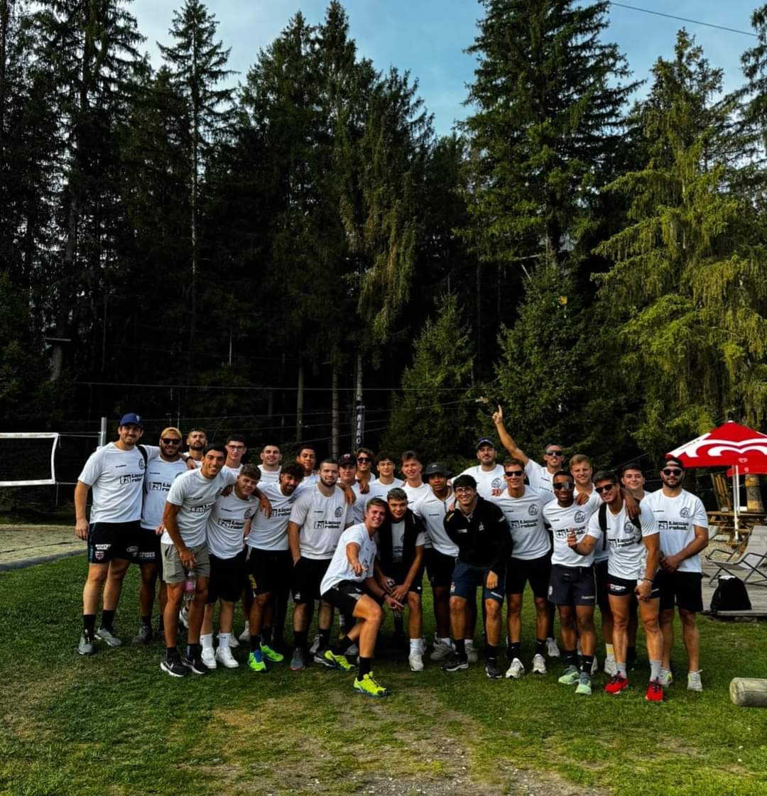 💛🖤🏔️ 𝗧𝗘𝗔𝗠 𝗕𝗨𝗜𝗟𝗗𝗜𝗡𝗚 𝗦𝗘𝗡𝗜𝗢𝗥𝗘𝗦
Day 1️⃣ a Borno 

#ripartiamo #RugbyCalvisano ⚔️
#ForzaCalvisanoSempre 💛🖤