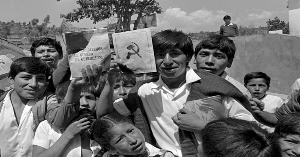 kartasuna's tweet photo. "Resaltemos cómo hemos comenzado de la 'nada', porque así nos enseñó el Presidente Mao; teniendo Partido con línea justa y correcta el problema era comenzar, pues no es problema de cuántos son sino de si quieres iniciar o no." 

-Elecciones No, Guerra Popular Si, PCP https://t.co/YMB7ifJQmf