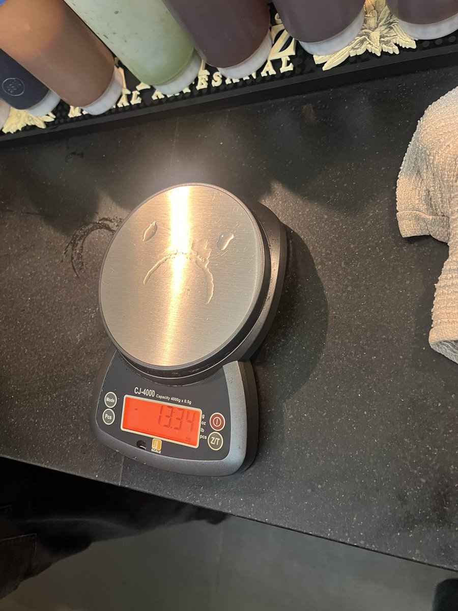 bogbody63's tweet photo. Poor little scale ☹️ https://t.co/i7Is6AJ6lp