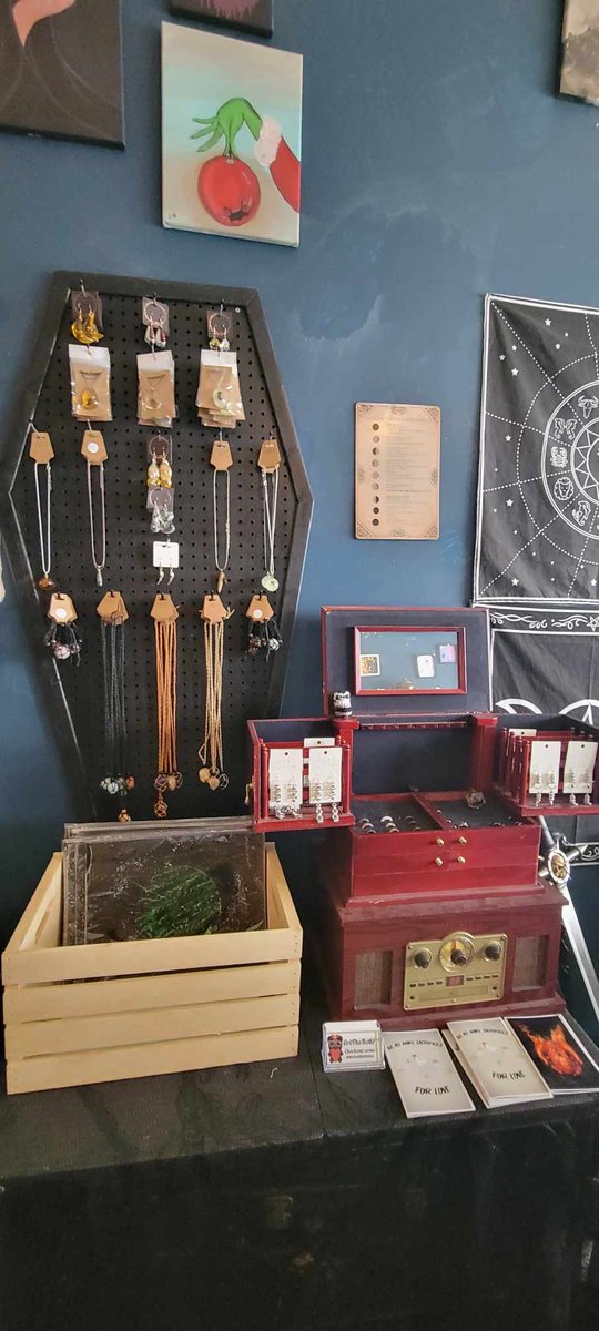 Craven & Caster (@cravenandcaster) on Twitter photo Good morning #freaks and #geeks, #witches and #warlocks, #cryptids and #creaturesofthenight! <a href="/erithebear/">Erin Alexander (EriTheBear)</a> has the shop today until 7, swing on down and say hi! We’ve got notebooks, pen sets, bookmarks, and more for #backtoschool! Good morning #freaks and #geeks, #witches and #warlocks, #cryptids and #creaturesofthenight! <a href="/erithebear/">Erin Alexander (EriTheBear)</a> has the shop today until 7, swing on down and say hi! We’ve got notebooks, pen sets, bookmarks, and more for #backtoschool!
