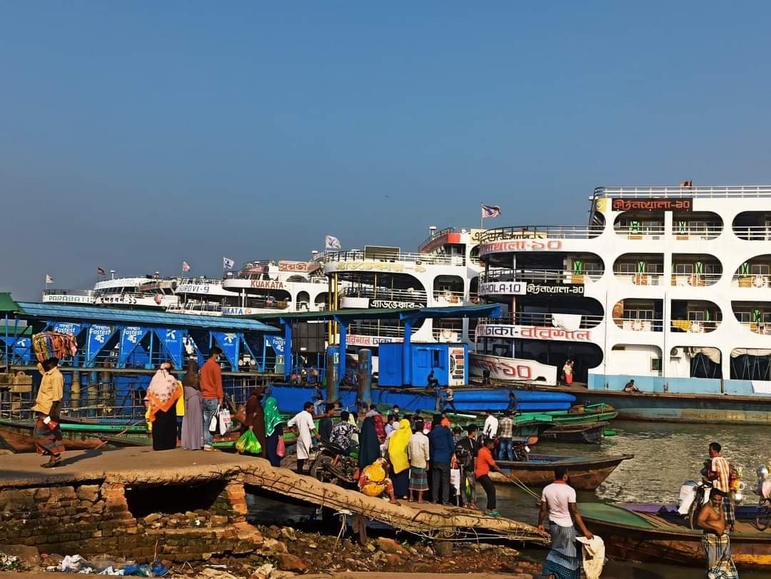 বাসের পাশাপাশি লঞ্চেও এখন হাফ ভাড়া