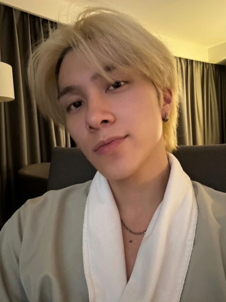 for hendery tweet media