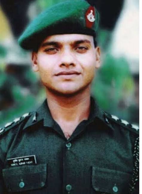 Along with Smt Shakuntla Devi who today completed 25 years sans her son

CAPTAIN SUNIL YADAY
3 RAJPUT #IndianArmy

who was immortalized in #KargilWar in 1999. Later she has to wait for 11 months to get his mortal remains.
#FreedomisnotFree few pay #CostofWar
#25YearsofKargilVijay
