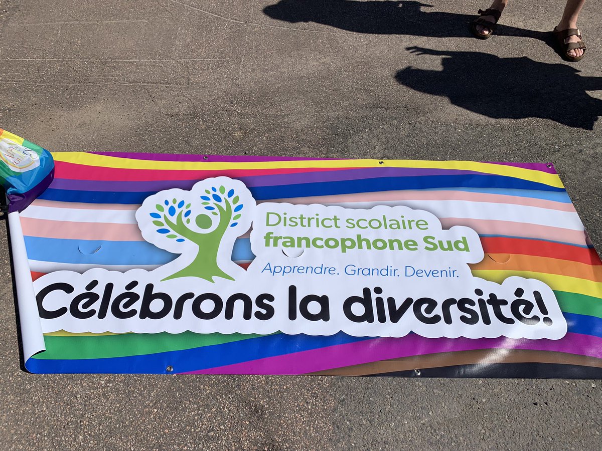 yvesdoucet's tweet photo. Très heureux d’être à la Parade de la Fierté de Moncton! Plus que jamais, il est temps de crier haut et fort notre solidarité! #Amour #Inclusion #Diversité #DSFS @francophonesud https://t.co/KBHs5M8sYK