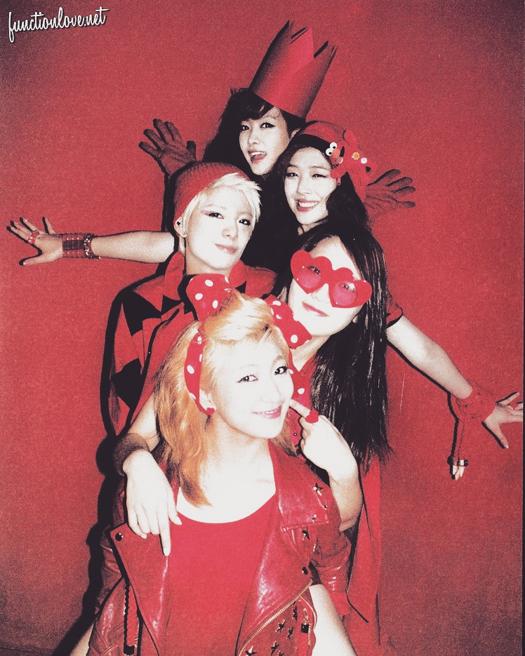 #MeUFanParty

How did you become a fan of f(x)?

Tell us your story in the replies or quotes and include the hashtag #15yearswithfx ♥