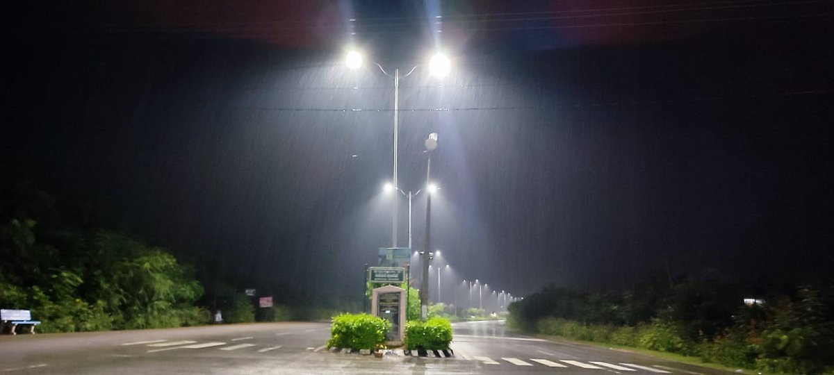 HiHyderabad's tweet image. When life gives you rain, 🌧️
take your car for a spin. 🚘