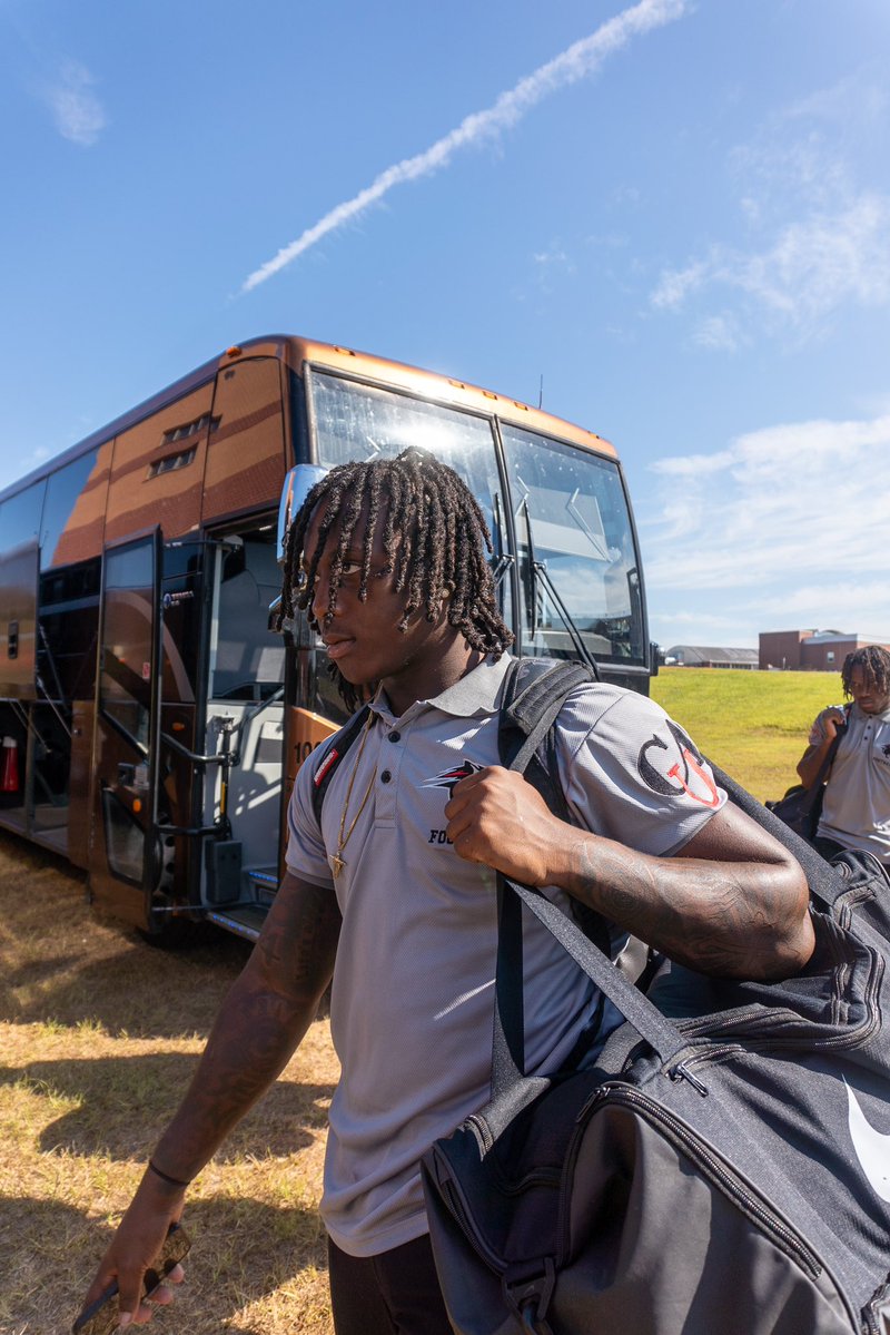 𝐏𝐫𝐞𝐠𝐚𝐦𝐞 📸 

The Panthers touchdown in Fort Valley for a 1 PM kickoff on @thegrio 

#GoPanthers🐾 | #BeTheReason