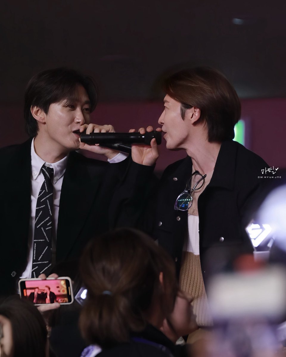 bbyeunhae's tweet photo. HAPPY 1st ANNIVERSARY, ODE Entertainment! ☀️🌙
@SJ_DnE_official @SJ_DnE_JP
Cheers to many more years in the industry!🥂
#슈퍼주니어DnE #SuperJuniorDnE
#동해 #DONGHAE #은혁 #EUNHYUK
#ODEentertainment https://t.co/apmnMcpGrI