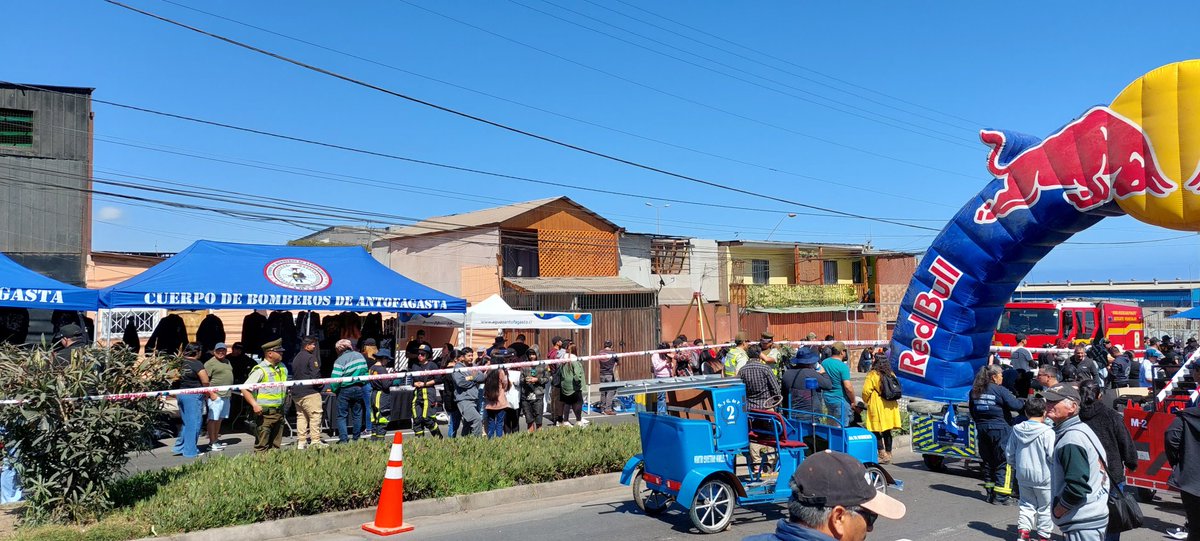 2ª Comisaría #Antofagasta: Estamos en la primera versión de la Carrera de Autos Locos de Bomberos aportando con patrullajes preventivos y seguridad para que los participantes y asistentes disfruten de esta entretenida actividad organizada por la <a href="/OctavaCBA/">Octava Antofagasta</a> 
#CarabinerosDeTodos