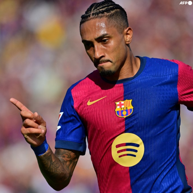 InvictosSomos's tweet photo. Un culé de verdad es aquel que RECONOCE Y VALORA lo que ha hecho este señor desde que llegó al FC Barcelona. RESPETO PARA RAPHINHA.