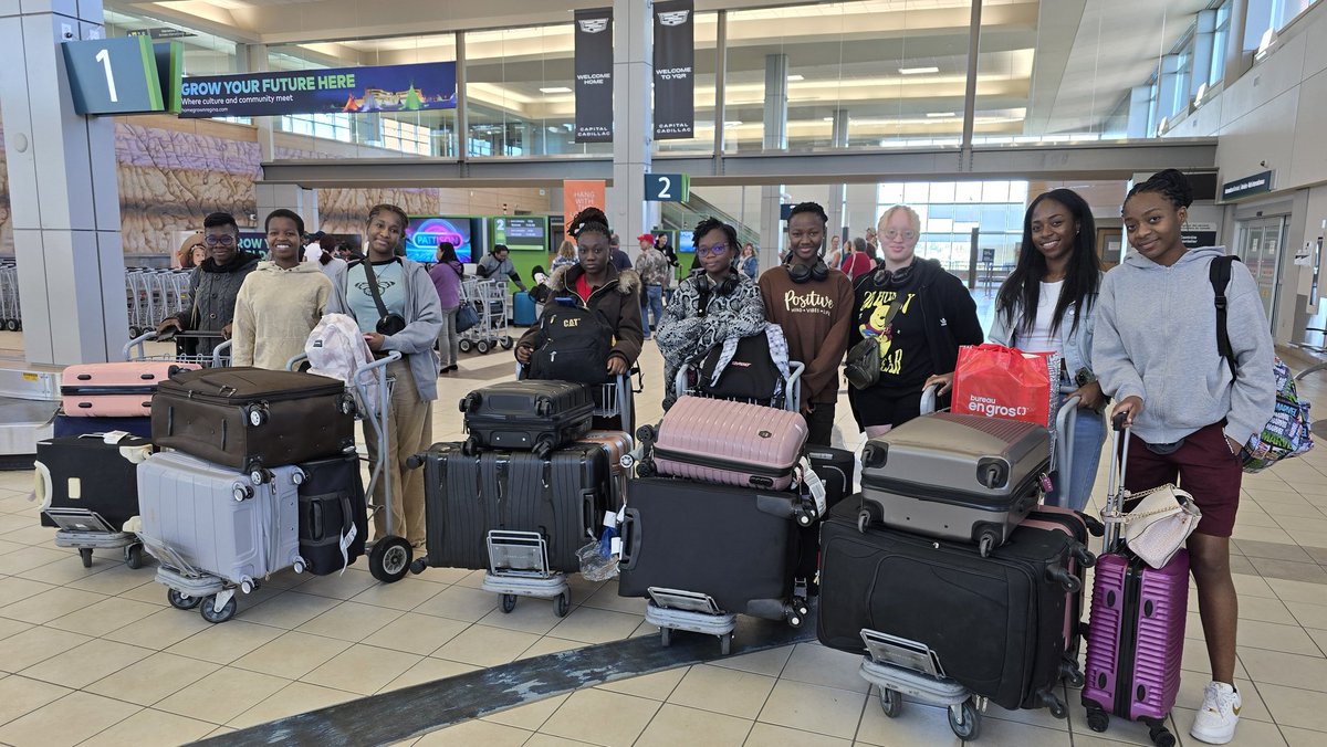 CJHarel's tweet photo. De beaux moments ! Happy times! @FlyYQR, our new and returning international students are on their way back to École Mathieu in #Gravelbourg. @FNCSF @Cefsk #éducation #international #Canada #FRCAN #FRSK https://t.co/lgbsPbb8gw